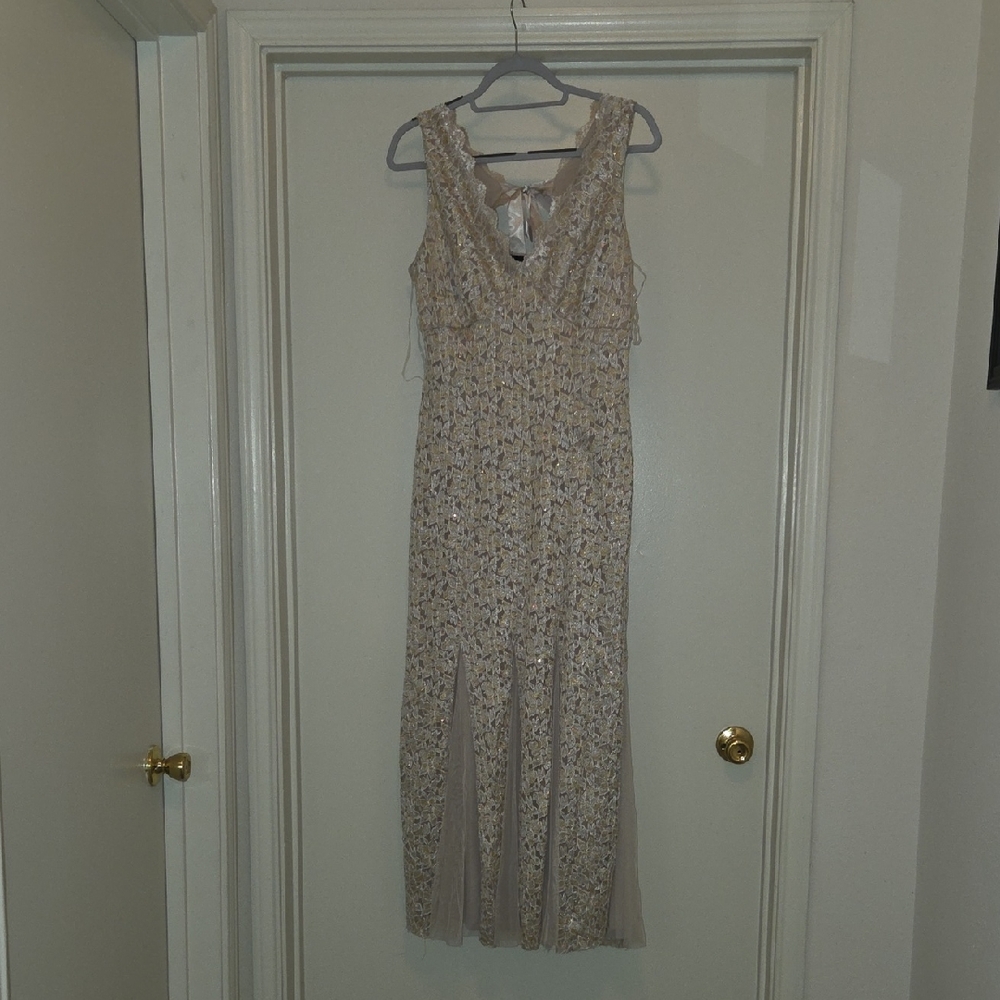 Chic Cream Floral Maxi Dress